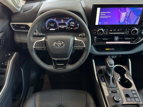 New 2026 Toyota Highlander Limited AWD/4WD image 16