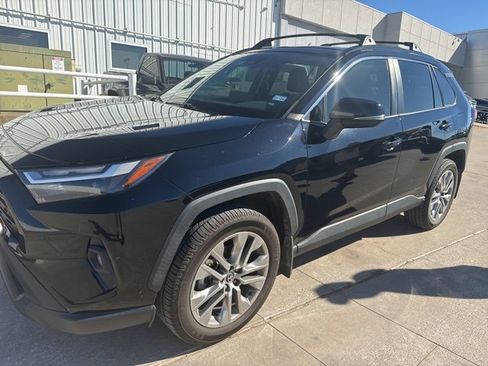 Used 2023 Toyota RAV4 XLE Premium image 11