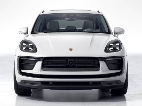 New 2026 Porsche Macan image 5