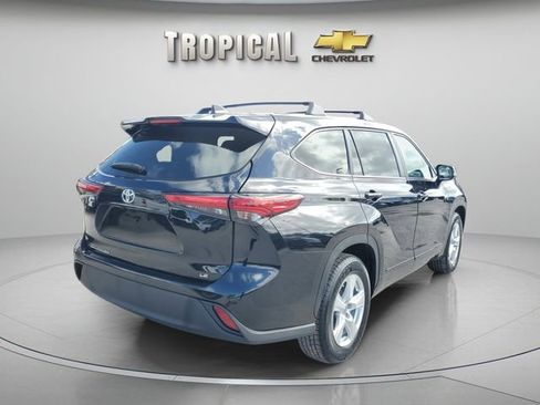 Used 2023 Toyota Highlander LE image 5