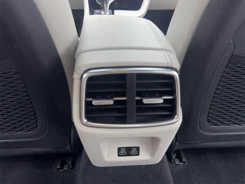 Used 2025 Genesis G70 2.5T image 72