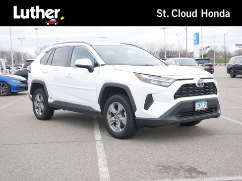 Used 2022 Toyota RAV4 XLE image 1