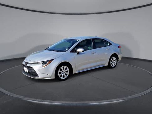 Used 2023 Toyota Corolla LE FWD image 4