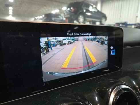 Used 2021 Mercedes-Benz GLB 250 4MATIC image 7