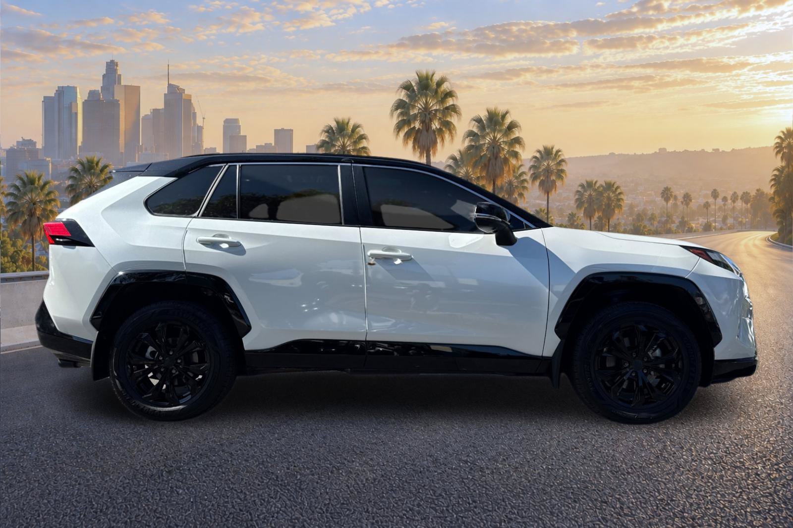 Used 2023 Toyota RAV4 XSE AWD/4WD image 3