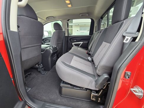 Used 2024 Nissan Titan SV w/ SV Convenience Package image 16