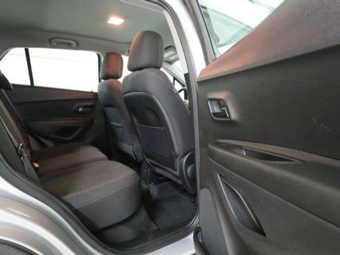 Used 2020 Chevrolet Trax LS FWD image 11