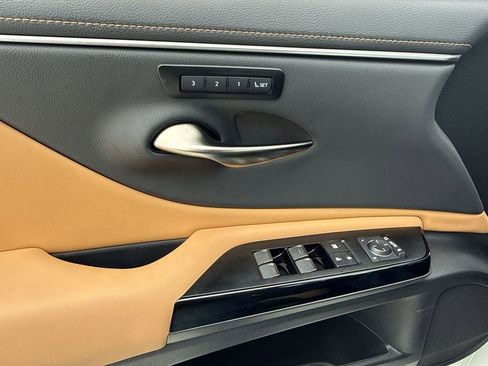 Used 2025 Lexus ES 350 w/ Premium Package image 29