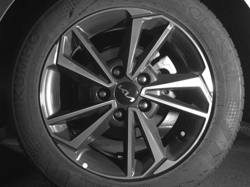 Used 2024 Kia Forte LXS FWD image 14