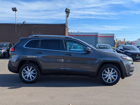 Used 2018 Jeep Cherokee Limited AWD/4WD image 5