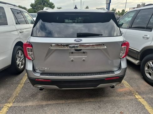 Used 2022 Ford Explorer Limited w/ Equipment Group 301A RWD image 9