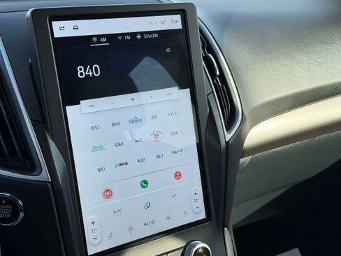 Used 2024 Ford Edge SEL image 25