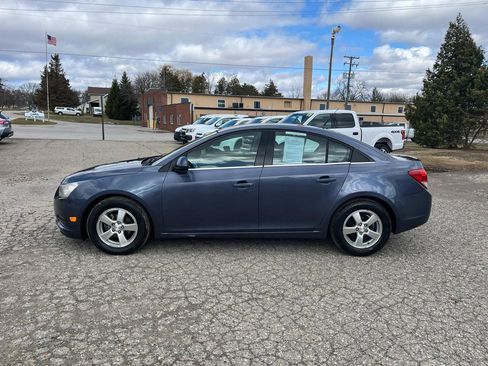 Used 2013 Chevrolet Cruze LT image 2