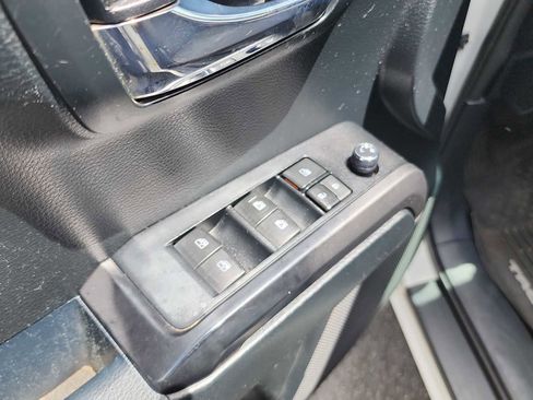 Used 2017 Toyota Tacoma TRD Sport AWD/4WD image 14