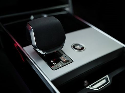 New 2026 Land Rover Range Rover SE image 47