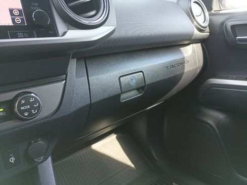 Used 2019 Toyota Tacoma TRD Sport AWD/4WD image 25
