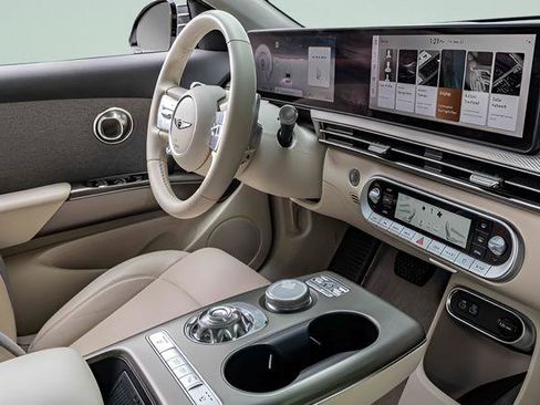 Used 2024 Genesis GV60 RWD image 28