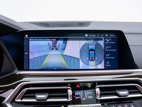 Used 2021 BMW X5 xDrive40i w/ M Sport Package image 23