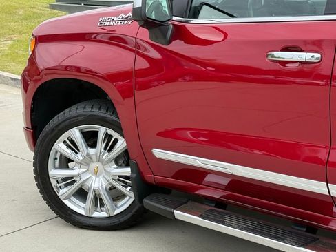 Used 2024 Chevrolet Silverado 1500 High Country w/ High Country Premium Package image 9