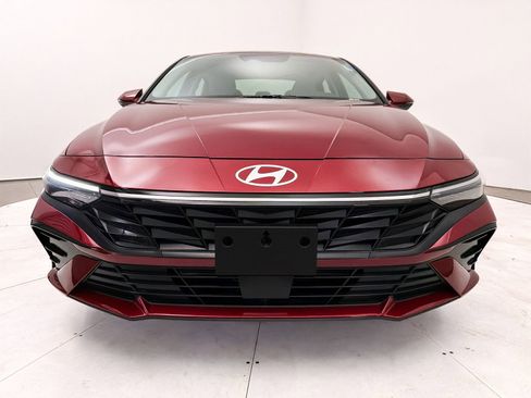 Used 2025 Hyundai Elantra Limited FWD image 13