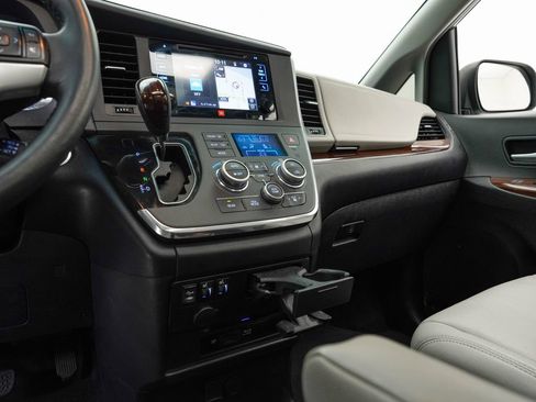 Used 2015 Toyota Sienna Limited Premium AWD/4WD image 17