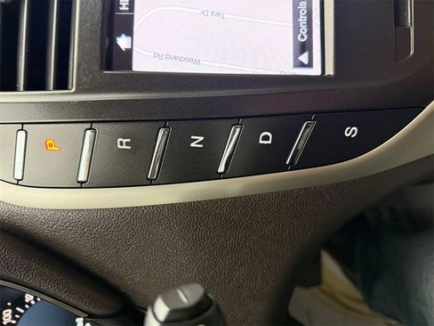 Used 2017 Lincoln MKC Reserve w/ Lincoln MKC Climate Package image 21