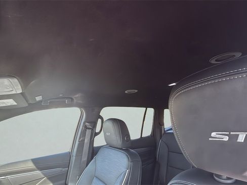 Used 2025 Buick Enclave Sport Touring w/ Power Package image 11