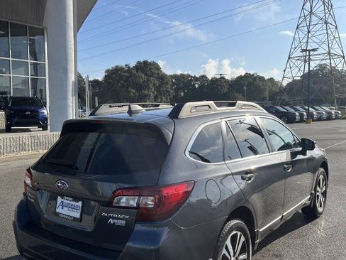 Used 2018 Subaru Outback 2.5i Limited image 3