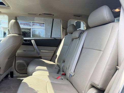 Used 2010 Toyota Highlander SE image 22