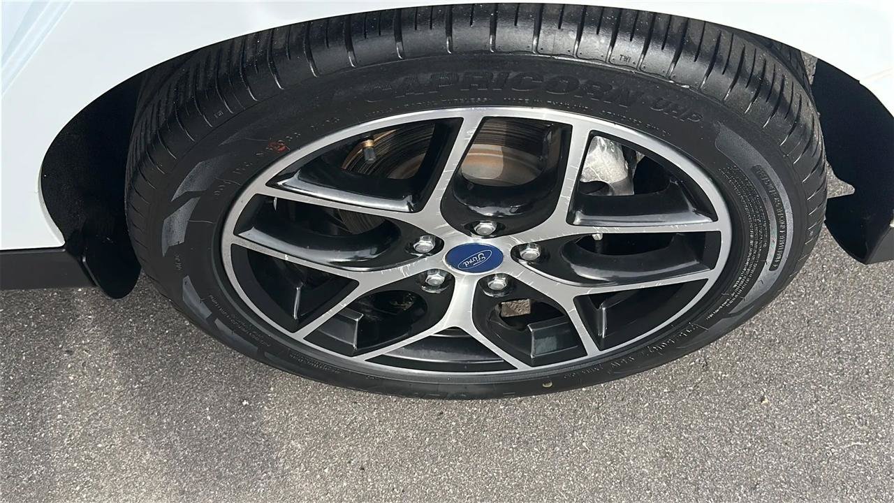 Used 2018 Ford Focus SE w/ SE Appearance Package FWD image 18