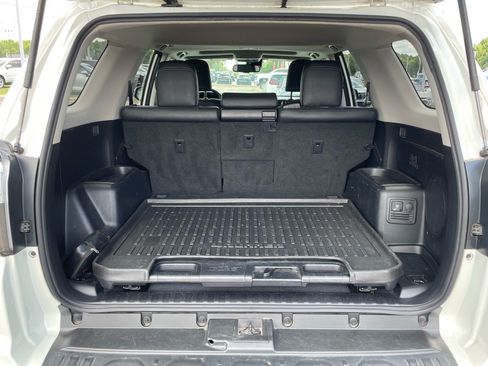 Used 2022 Toyota 4Runner Limited AWD/4WD image 8