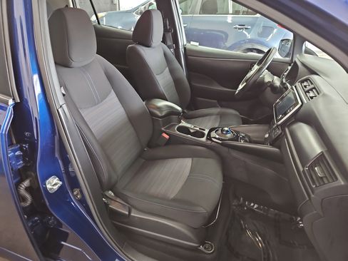 Used 2020 Nissan Leaf SV w/ SV Technology Package image 9