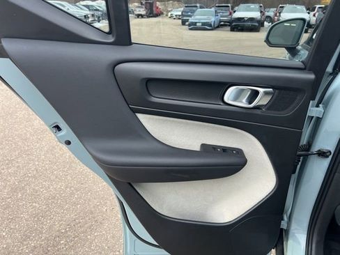 Used 2019 Volvo XC40 T5 Momentum image 21