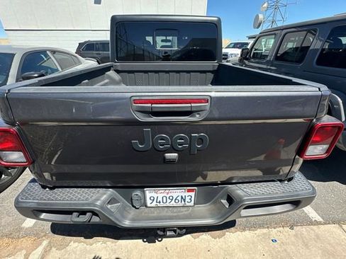 Used 2022 Jeep Gladiator Sport image 5