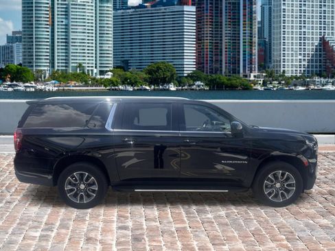 Used 2024 Chevrolet Suburban LT RWD image 4