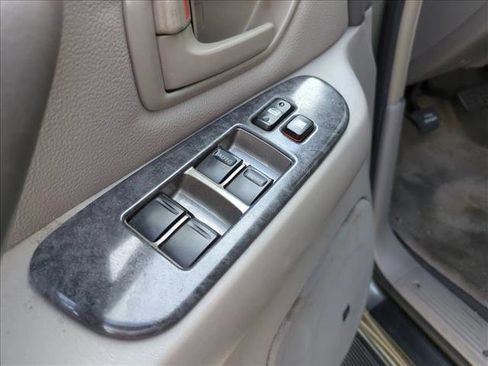 Used 2004 Toyota Sequoia Limited image 12