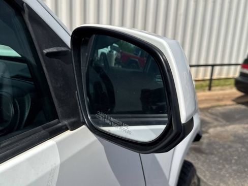 Used 2020 Toyota Tacoma SR AWD/4WD image 38