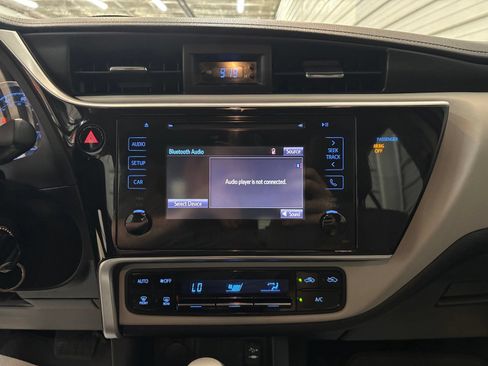 Used 2018 Toyota Corolla LE FWD image 18