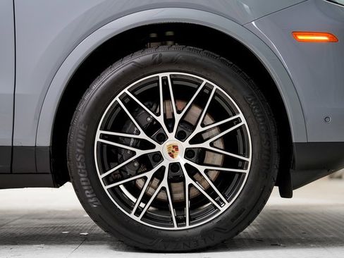 Used 2024 Porsche Cayenne image 28