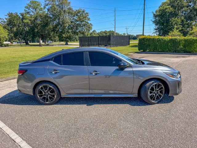 Used 2025 Nissan Sentra SR FWD image 2