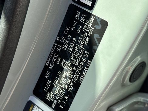 Used 2025 Kia K4 LXS image 23