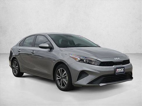 Used 2023 Kia Forte LXS FWD image 3