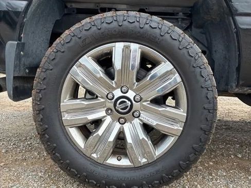 Used 2020 Nissan Titan SL w/ Moonroof Package image 7