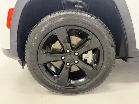 Used 2021 Jeep Grand Cherokee L Laredo AWD/4WD image 17