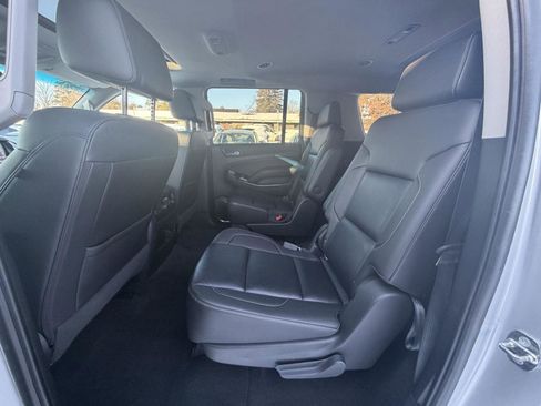 Used 2018 Chevrolet Suburban LT image 19