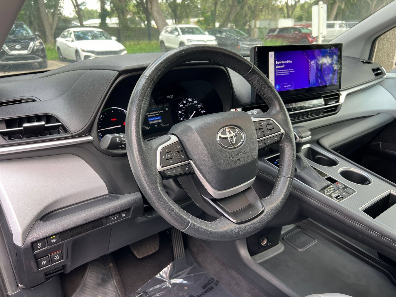 Used 2025 Toyota Sienna XLE FWD image 38