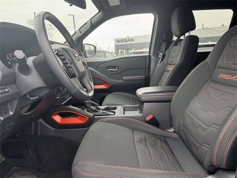 Used 2025 Nissan Frontier PRO-4X image 14