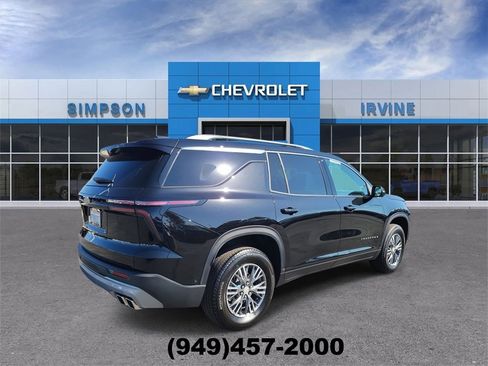 Used 2025 Chevrolet Traverse LT w/ Enhanced Driving Package image 8