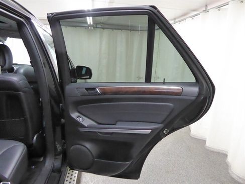 Used 2010 Mercedes-Benz ML 350 4MATIC image 29