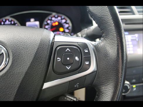 Used 2015 Toyota Camry SE FWD image 26